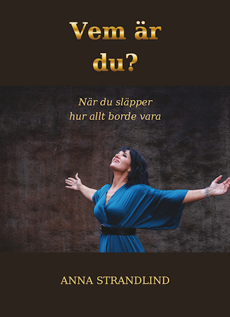Bokomslag: Vem är du? av Anna Strandlind. När du släpper hur allt borde vara.